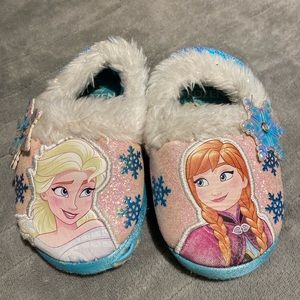 Disney’s Elsa and Anna frozen house slippers